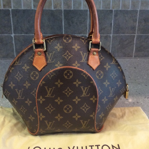 Louis Vuitton Handbags - HOST PICK ❤️❤️💼💼💼 8/24/2018 LV Ellipse PM 8/24